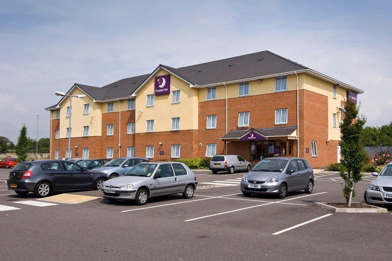 Premier Inn Swindon Central Экстерьер фото