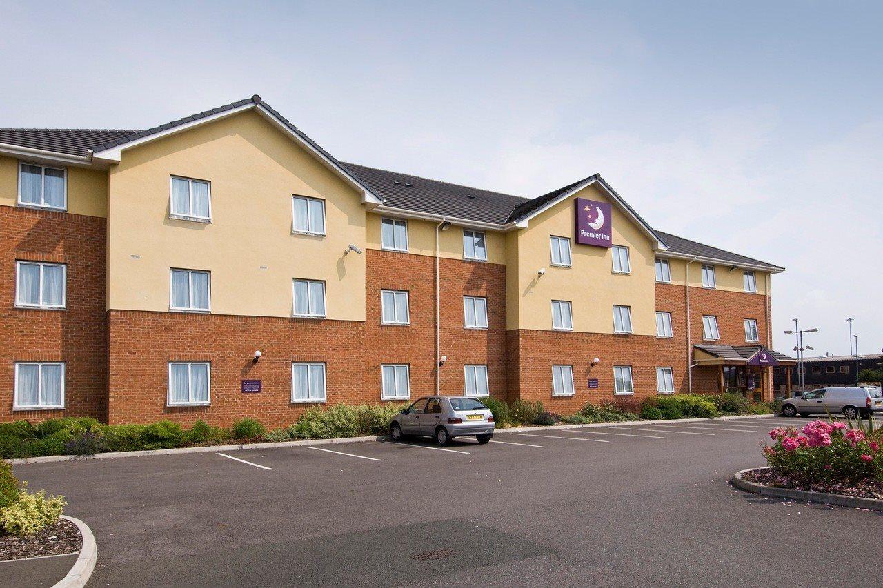 Premier Inn Swindon Central Экстерьер фото
