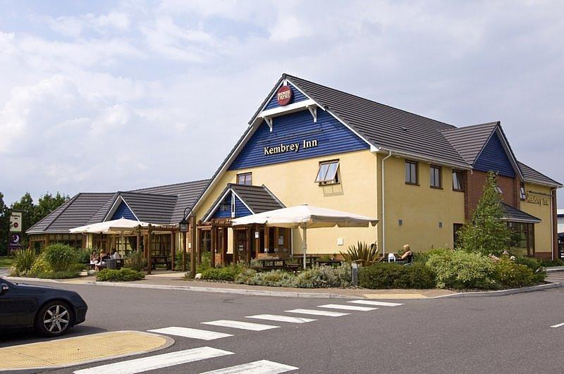 Premier Inn Swindon Central Экстерьер фото