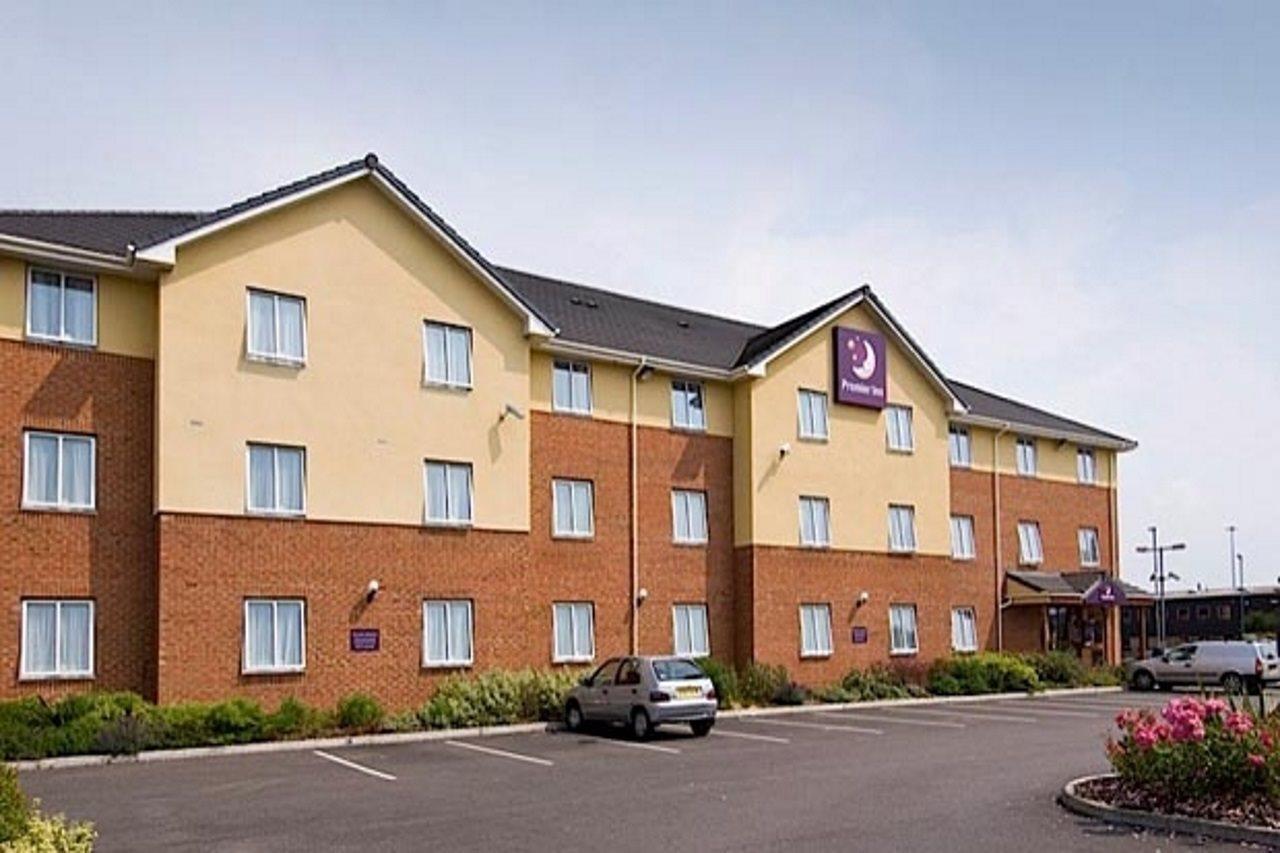 Premier Inn Swindon Central Экстерьер фото