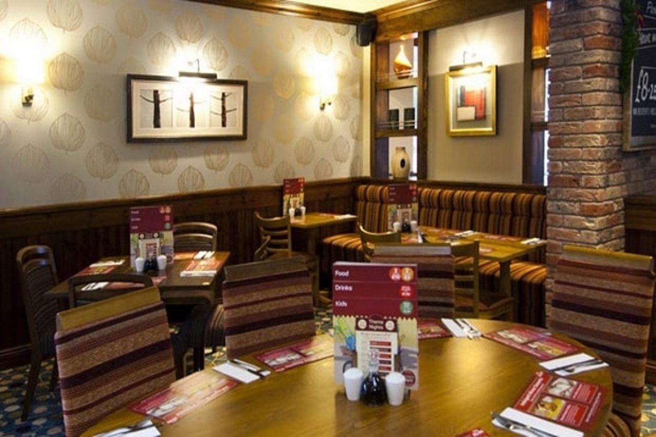 Premier Inn Swindon Central Экстерьер фото